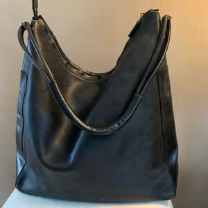 Authentic Gucci Black Leather Shoulder Hobo Bag with Single Strap